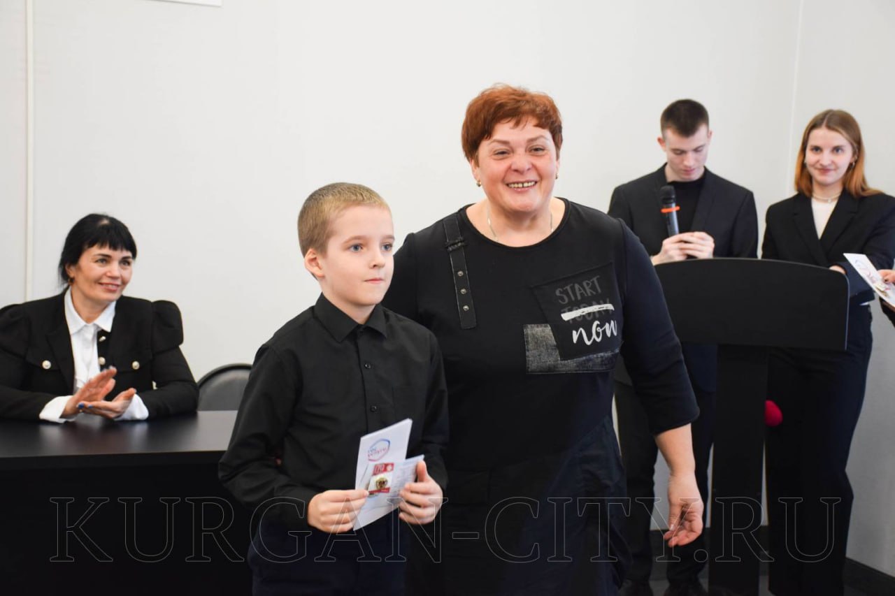 В департаменте социальной политики администрации города Кургана состоялось торжественное вручение золотых знаков отличия Всероссийского физкультурно-оздоровительного комплекса «Готов к труду и обороне» В департаменте социальной политики администрации города Кургана состоялось торжественное вручение золотых знаков отличия Всероссийского физкультурно-оздоровительного комплекса «Готов к труду и обороне»
