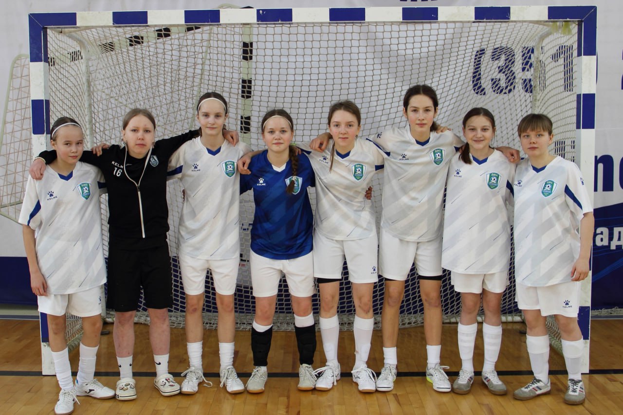 Ребята из Детско-юношеских спортивных школ города не только постоянно тренируются, но и участвуют в соревнованиях различного уровня, где демонстрируют силу, ловкость и выносливость Ребята из Детско-юношеских спортивных школ города не только постоянно тренируются, но и участвуют в соревнованиях различного уровня, где демонстрируют силу, ловкость и выносливость