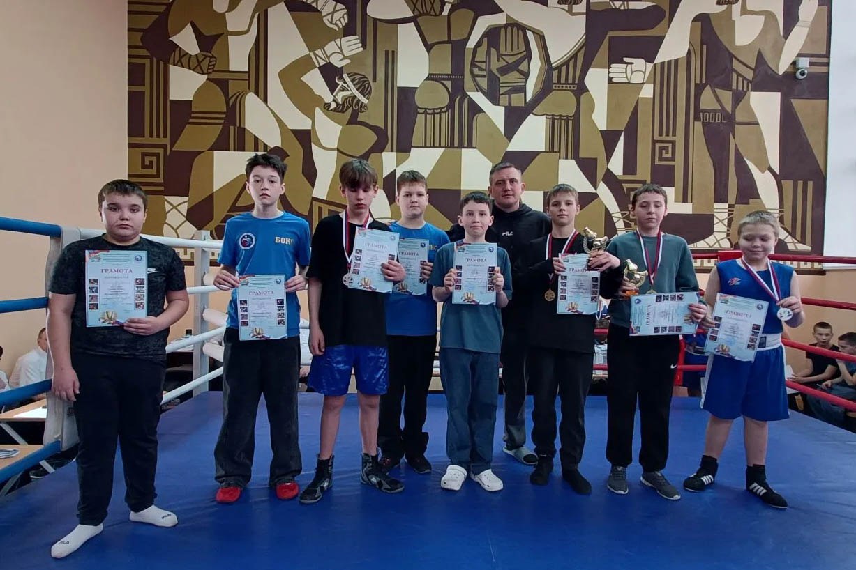 Ребята из Детско-юношеских спортивных школ города не только постоянно тренируются, но и участвуют в соревнованиях различного уровня, где демонстрируют силу, ловкость и выносливость