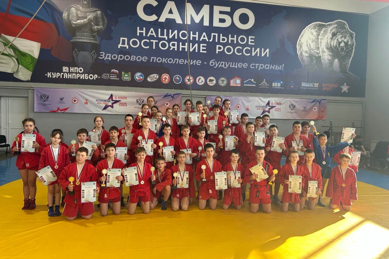 Ребята из Детско-юношеских спортивных школ города не только постоянно тренируются, но и участвуют в соревнованиях различного уровня, где демонстрируют силу, ловкость и выносливость Ребята из Детско-юношеских спортивных школ города не только постоянно тренируются, но и участвуют в соревнованиях различного уровня, где демонстрируют силу, ловкость и выносливость