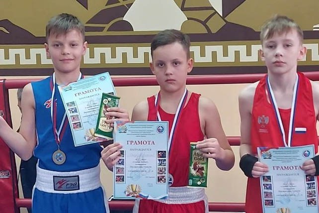 Ребята из Детско-юношеских спортивных школ города не только постоянно тренируются, но и участвуют в соревнованиях различного уровня, где демонстрируют силу, ловкость и выносливость Ребята из Детско-юношеских спортивных школ города не только постоянно тренируются, но и участвуют в соревнованиях различного уровня, где демонстрируют силу, ловкость и выносливость