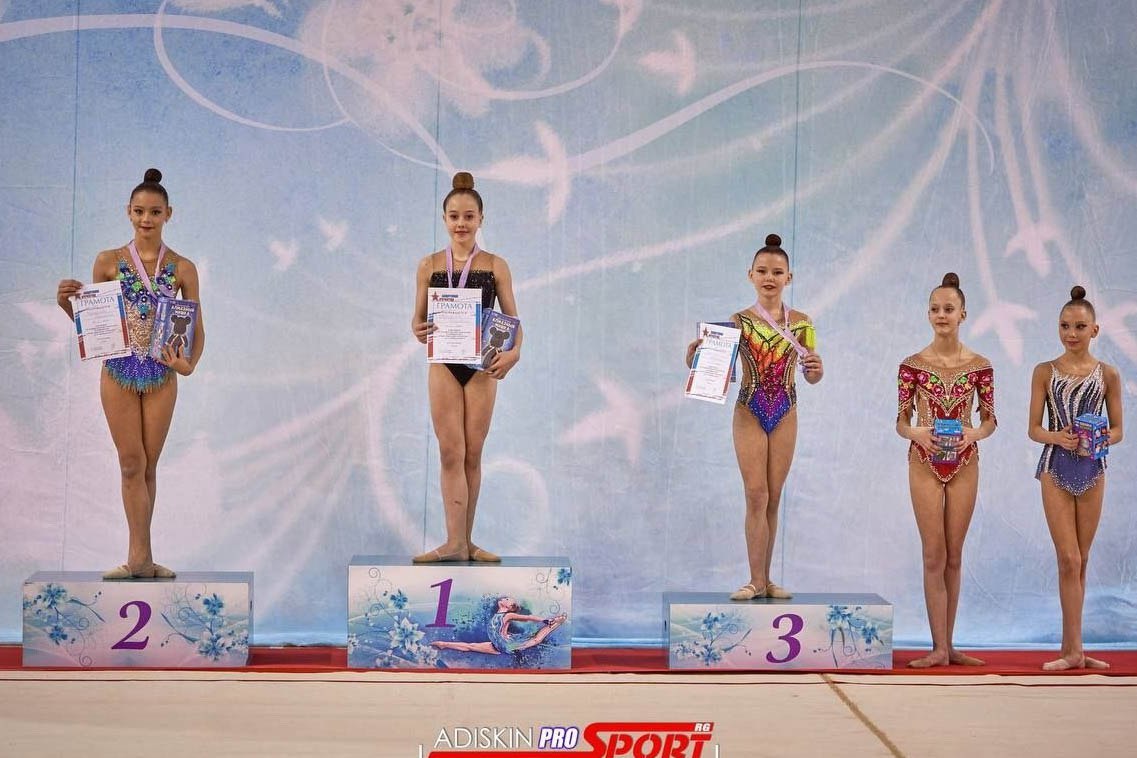 Ребята из Детско-юношеских спортивных школ города не только постоянно тренируются, но и участвуют в соревнованиях различного уровня, где демонстрируют силу, ловкость и выносливость Ребята из Детско-юношеских спортивных школ города не только постоянно тренируются, но и участвуют в соревнованиях различного уровня, где демонстрируют силу, ловкость и выносливость