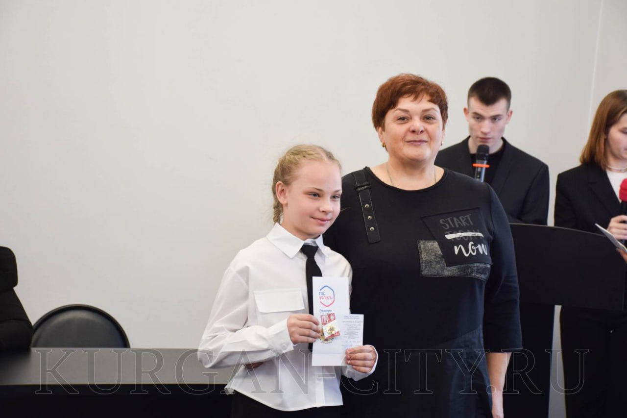 В департаменте социальной политики администрации города Кургана состоялось торжественное вручение золотых знаков отличия Всероссийского физкультурно-оздоровительного комплекса «Готов к труду и обороне» В департаменте социальной политики администрации города Кургана состоялось торжественное вручение золотых знаков отличия Всероссийского физкультурно-оздоровительного комплекса «Готов к труду и обороне»