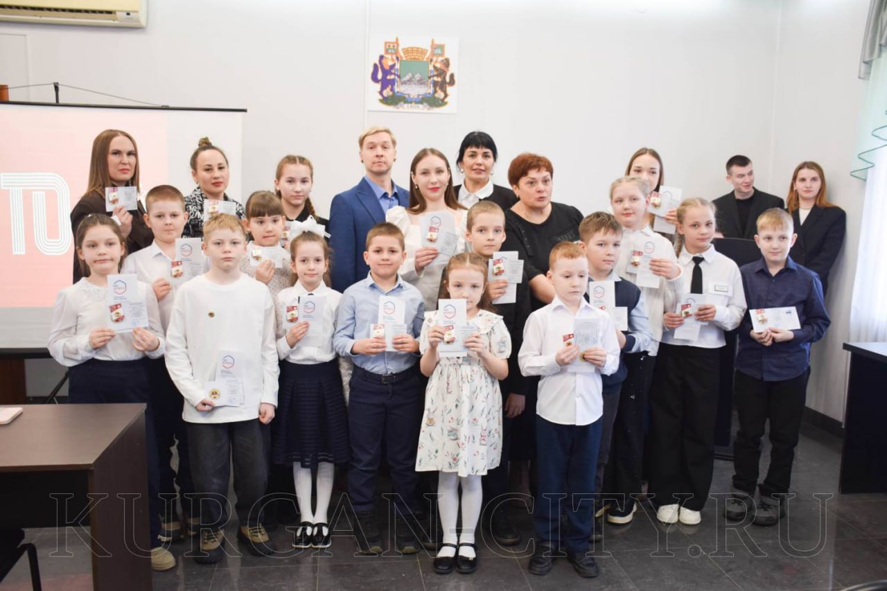 В департаменте социальной политики администрации города Кургана состоялось торжественное вручение золотых знаков отличия Всероссийского физкультурно-оздоровительного комплекса «Готов к труду и обороне» В департаменте социальной политики администрации города Кургана состоялось торжественное вручение золотых знаков отличия Всероссийского физкультурно-оздоровительного комплекса «Готов к труду и обороне»