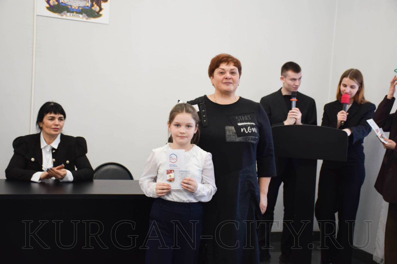 В департаменте социальной политики администрации города Кургана состоялось торжественное вручение золотых знаков отличия Всероссийского физкультурно-оздоровительного комплекса «Готов к труду и обороне» В департаменте социальной политики администрации города Кургана состоялось торжественное вручение золотых знаков отличия Всероссийского физкультурно-оздоровительного комплекса «Готов к труду и обороне»