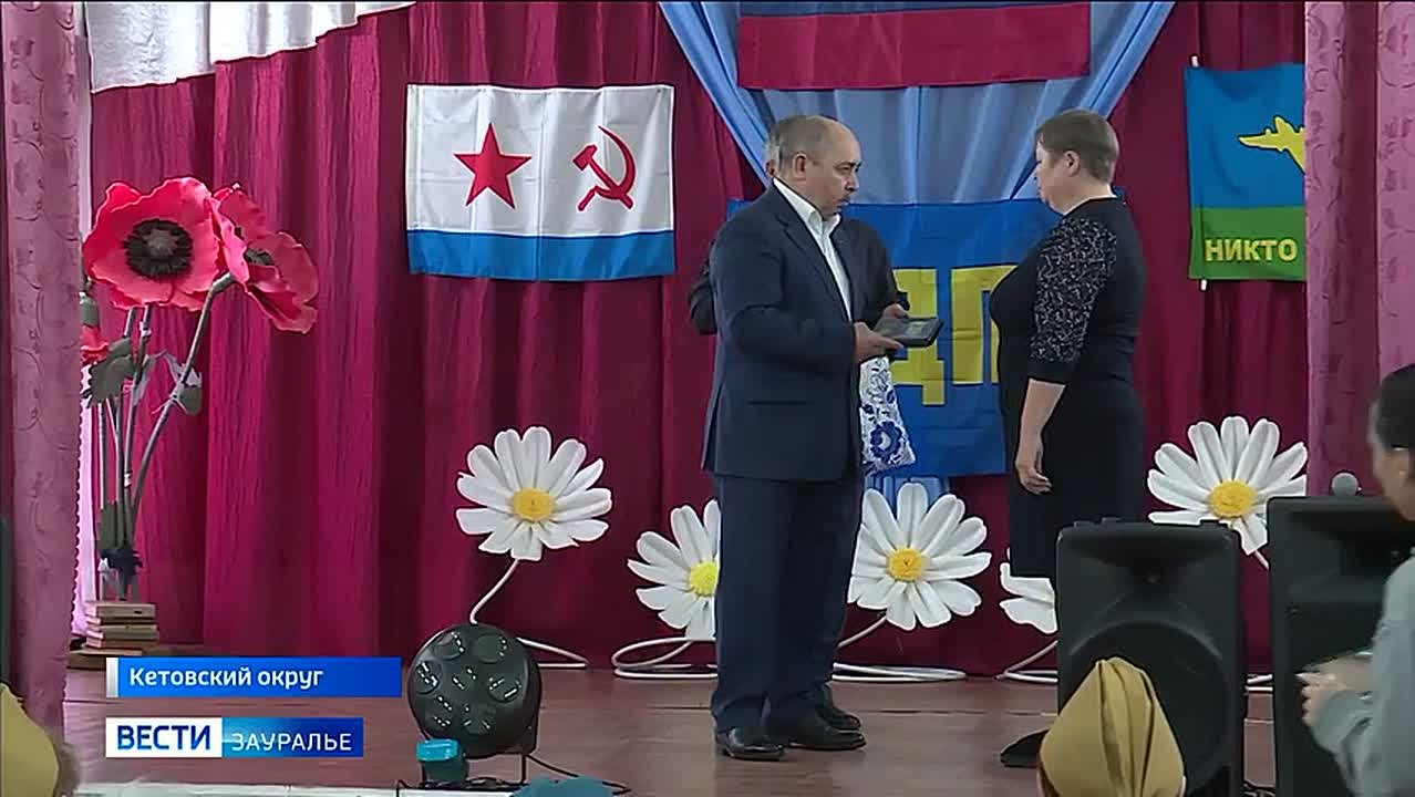 В селе Большое Раково вручили партийные медали ЛДПР матерям бойцов СВО