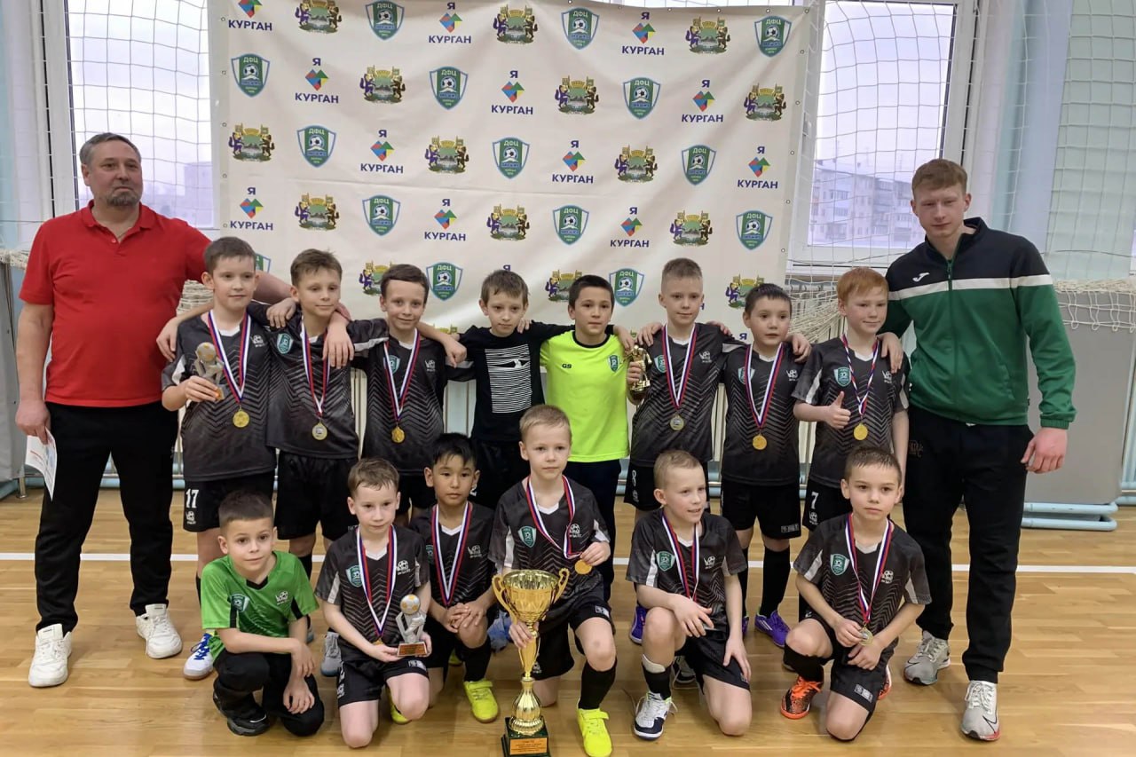 Ребята из Детско-юношеских спортивных школ города не только постоянно тренируются, но и участвуют в соревнованиях различного уровня, где демонстрируют силу, ловкость и выносливость Ребята из Детско-юношеских спортивных школ города не только постоянно тренируются, но и участвуют в соревнованиях различного уровня, где демонстрируют силу, ловкость и выносливость