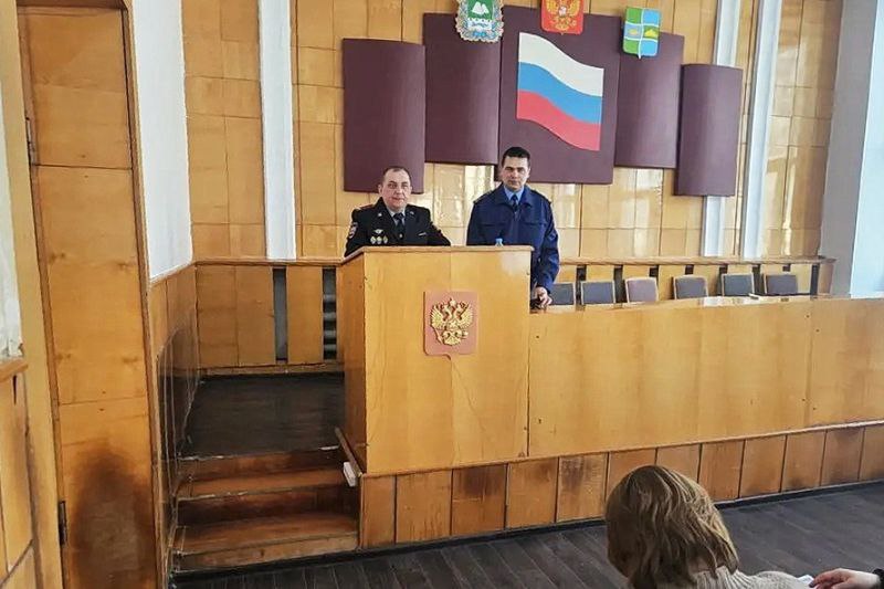 Зауральские полицейские продолжают профилактическую работу с населением в целях противодействия IT-преступлениям Зауральские полицейские продолжают профилактическую работу с населением в целях противодействия IT-преступлениям