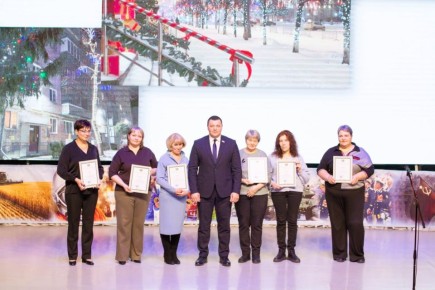 Антон Науменко: Подводя итоги уходящей зимы, наградили участников конкурсов «Метелица» и «Новогодний калейдоскоп», которые все новогодние праздники и зимние дни дарили курганцам праздничное настроение