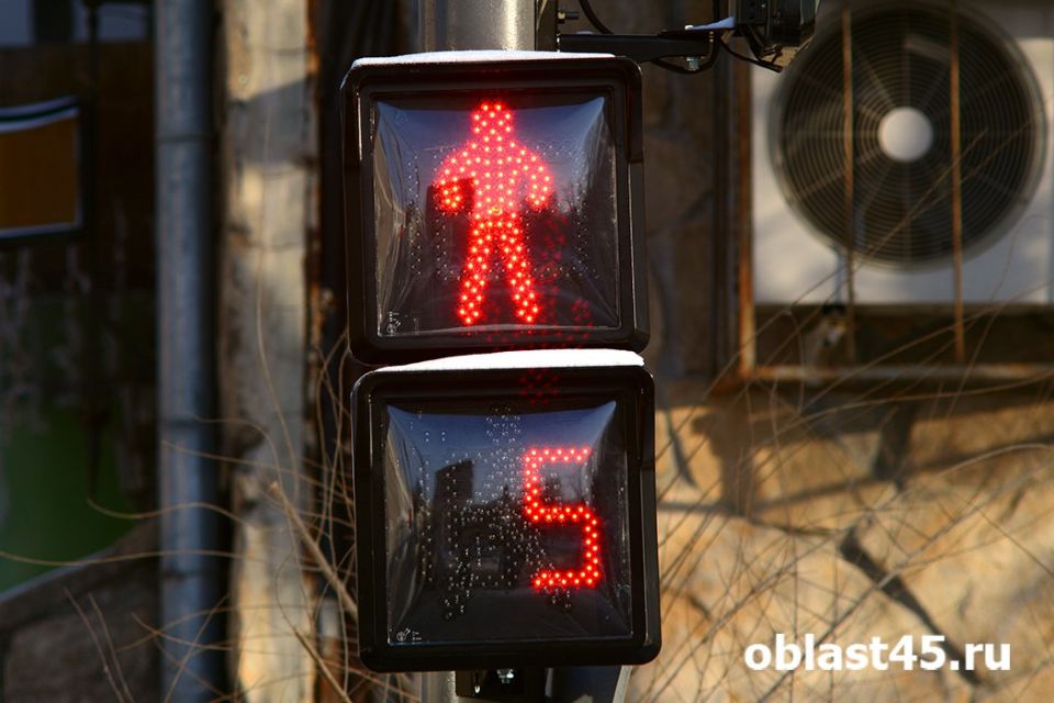 На перекрёстке в центре Кургана изменят работу светофора