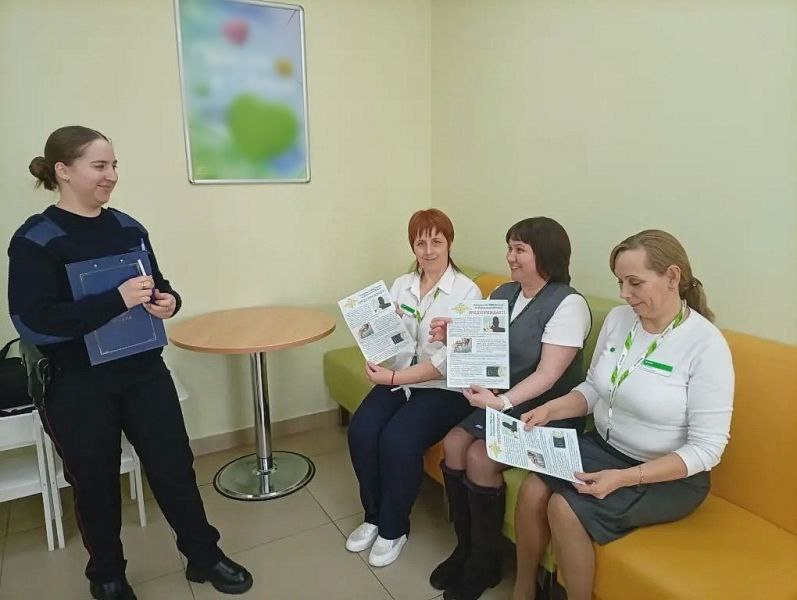 Зауральские полицейские продолжают профилактическую работу с населением в целях противодействия IT-преступлениям Зауральские полицейские продолжают профилактическую работу с населением в целях противодействия IT-преступлениям