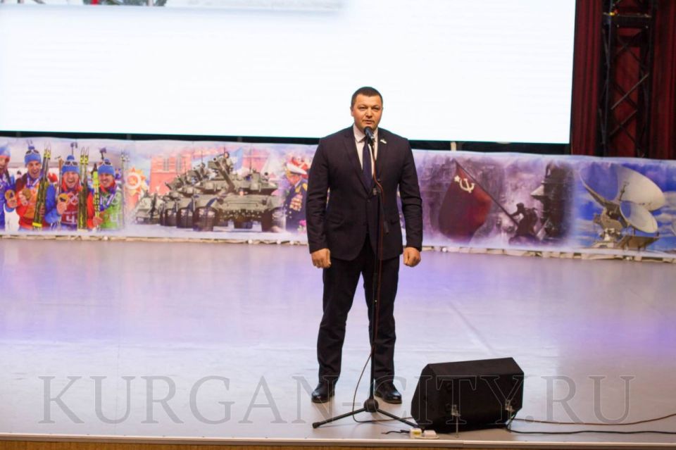 На базе культурного центра «Курган» состоялась церемония награждения победителей городских конкурсов «Метелица - 2025» и «Новогодний калейдоскоп»