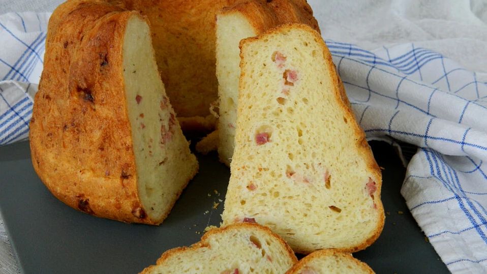 Необычный кугельхопф с беконом и сыром: кулинарный вызов для гурманов