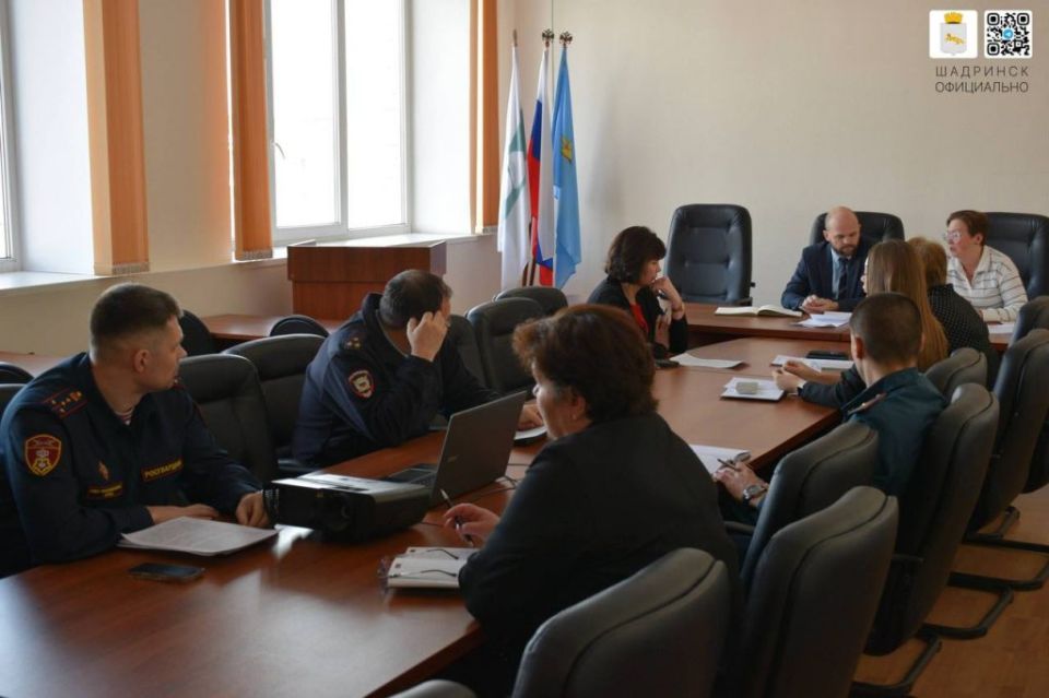 Члены антитеррористической комиссии в Шадринске обсудили меры по предотвращению чрезвычайных ситуаций в образовательных, культурных и спортивных учреждениях