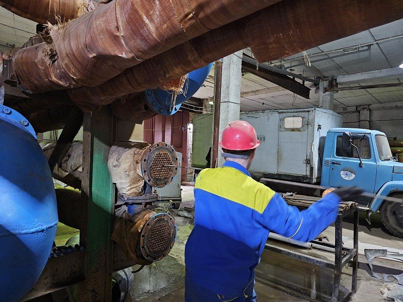 В Кургане очистили 17 кожухотрубных водоподогревателей, обеспечивающих подачу горячей воды