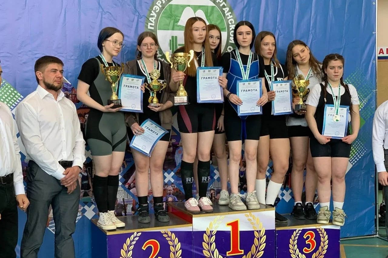 У воспитанников Детско-юношеских спортивных школ города продолжается сезон соревнований, которые проходят в Кургане и области, а также за ее пределами У воспитанников Детско-юношеских спортивных школ города продолжается сезон соревнований, которые проходят в Кургане и области, а также за ее пределами