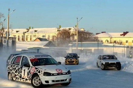 Курганцы выиграли все призы на соревнованиях по ледовым автогонкам