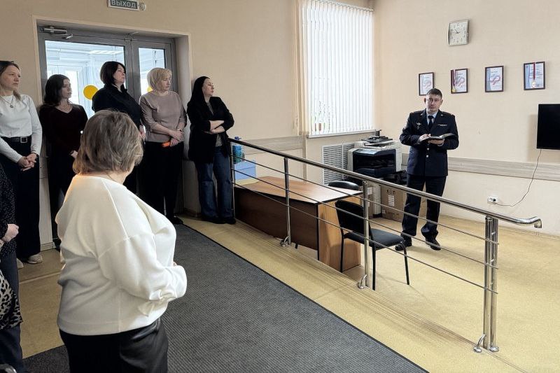 Сотрудники зауральской полиции разъясняют гражданам способы противодействия IT-хищениям Сотрудники зауральской полиции разъясняют гражданам способы противодействия IT-хищениям