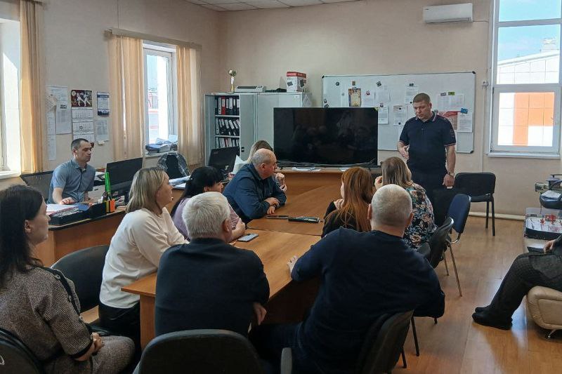 Сотрудники зауральской полиции разъясняют гражданам способы противодействия IT-хищениям Сотрудники зауральской полиции разъясняют гражданам способы противодействия IT-хищениям