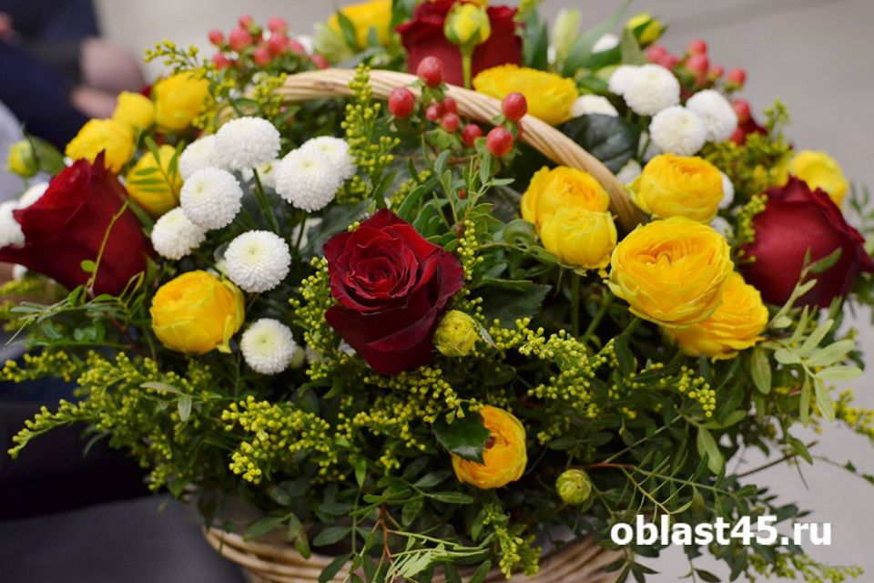 С наступающим 8 Марта поздравили жён и матерей курганских бойцов СВО