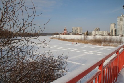Лёд на Тоболе продолжают распиливать — теперь у Кировского моста