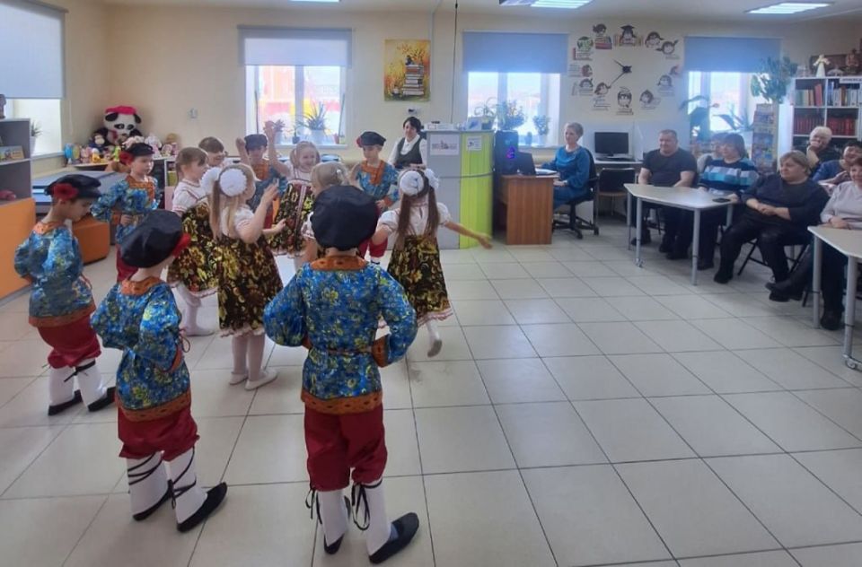 В Макушинском округе накануне Международного женского дня социальный координатор филиала фонда «Защитники Отечества» в Курганской области Татьяна Новоселова и активист Комитета семей воинов Отечества Юлия Ильиных...