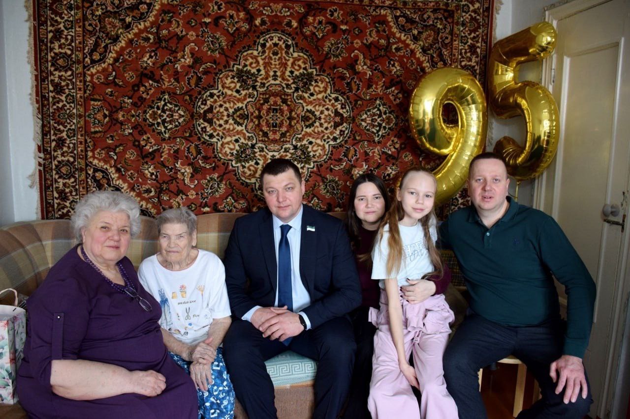 Сегодня, 8 марта, свой 95-летний юбилей отмечает труженик тыла, ветеран труда Евдокия Васильевна Кононова Сегодня, 8 марта, свой 95-летний юбилей отмечает труженик тыла, ветеран труда Евдокия Васильевна Кононова