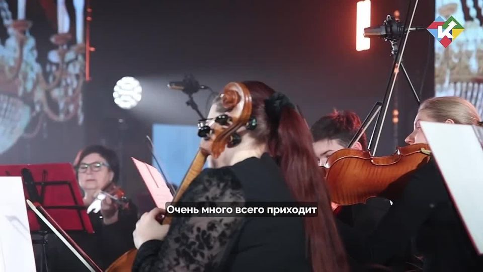 Пока наши мужчины с доблестью защищают Родину от врага, дома их ждут и верят в их победу матери, жены, сестры, подруги и дочери