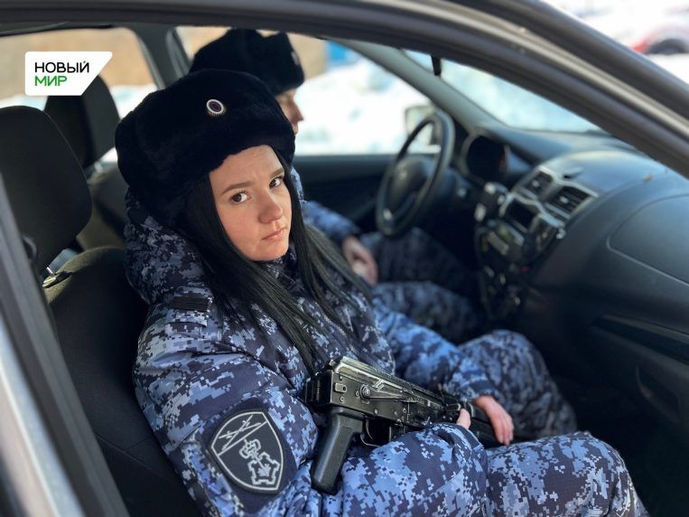 Вооружены и прекрасны: курганские девушки всё чаще выбирают мужские профессии