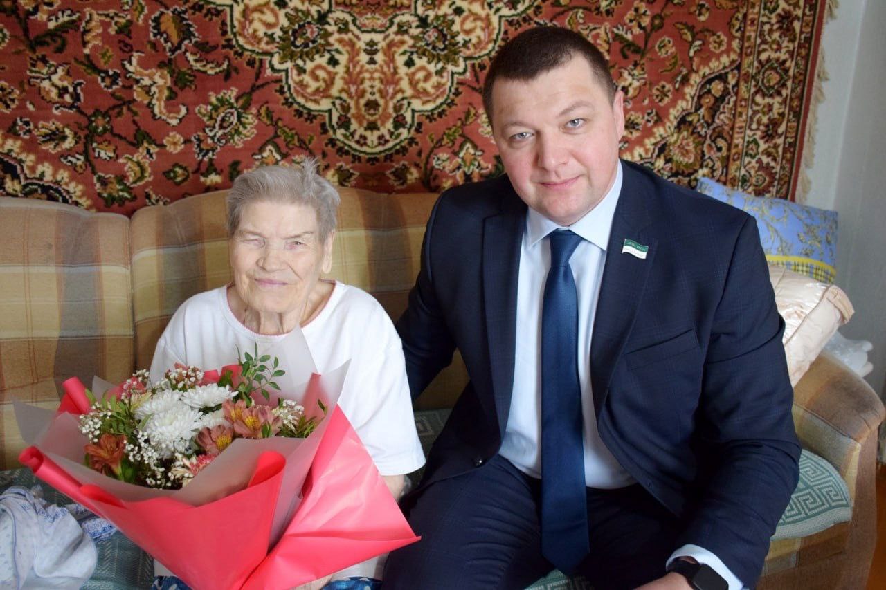 Сегодня, 8 марта, свой 95-летний юбилей отмечает труженик тыла, ветеран труда Евдокия Васильевна Кононова Сегодня, 8 марта, свой 95-летний юбилей отмечает труженик тыла, ветеран труда Евдокия Васильевна Кононова