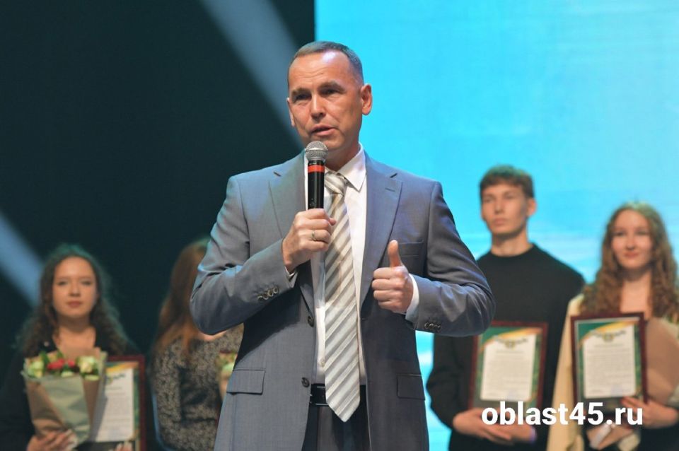 Губернатор Шумков поздравил жительниц Курганской области с 8 Марта