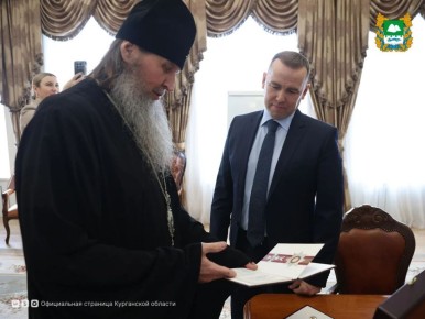 Патриарх Московский и Всея Руси Кирилл поздравил Губернатора Вадима Шумкова с юбилеем и наградил главу региона орденом благоверного князя Даниила Московского (II степени)