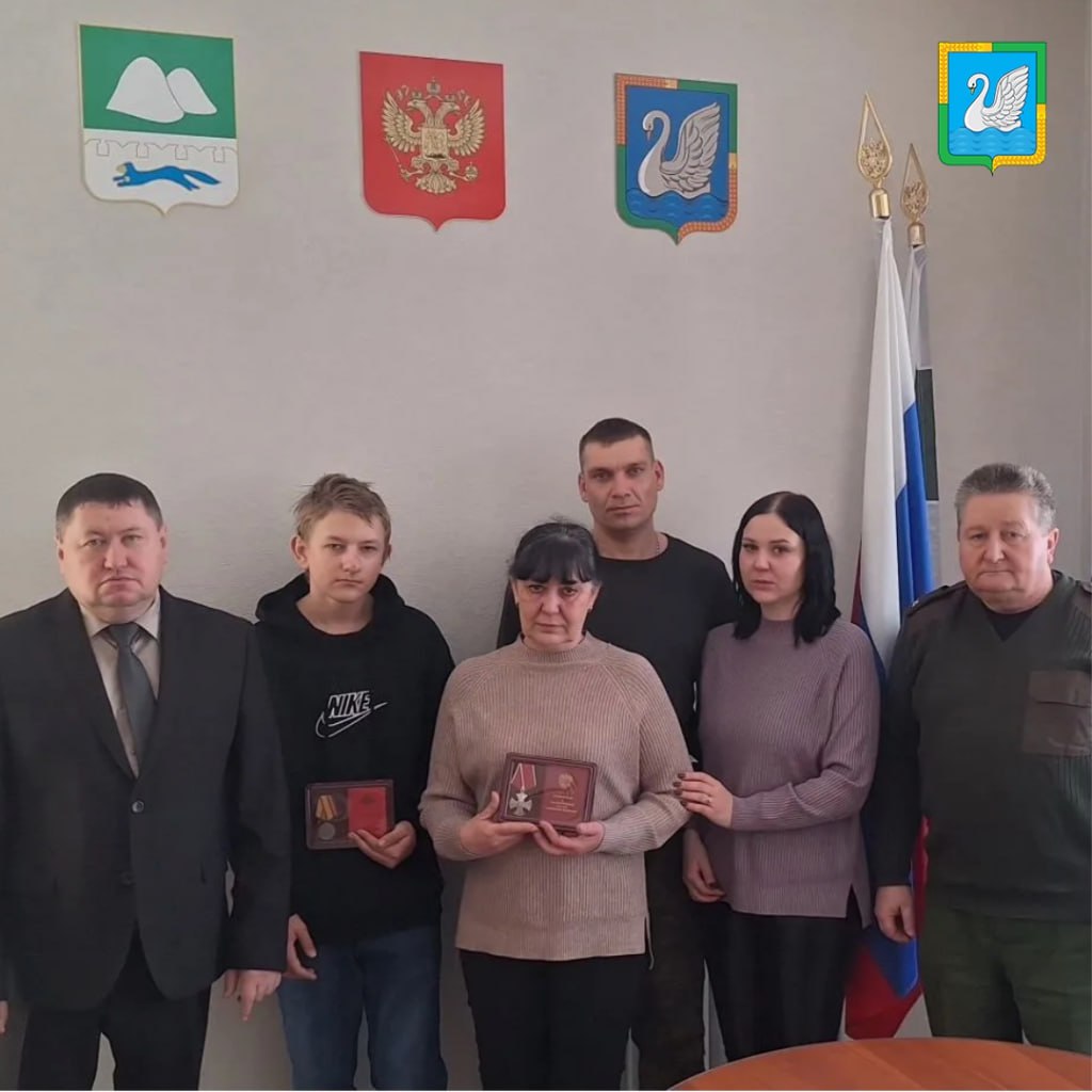 В Лебяжьевском округе семьям погибших героев СВО вручили государственные награды
