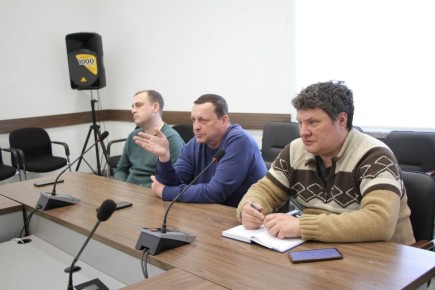 Особое внимание - безопасности жителей и удалению снега и наледи с крыш