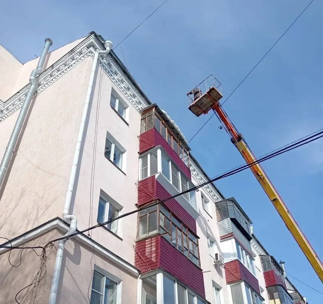 Особое внимание - безопасности жителей и удалению снега и наледи с крыш Особое внимание - безопасности жителей и удалению снега и наледи с крыш