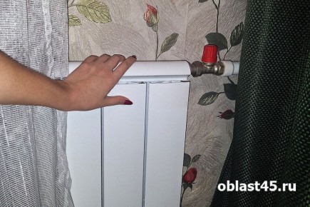 Коммунальщики объяснили, почему курганцы в одних домах мёрзнут, а в других изнывают от жары