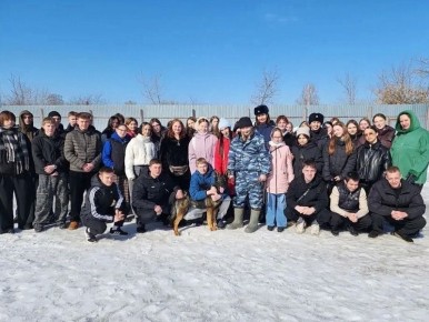 Студенты колледжей посетили с экскурсией Центр кинологической службы УМВД России по Курганской области