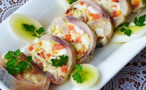 Салатный рулет из селедки: новый взгляд на классические закуски