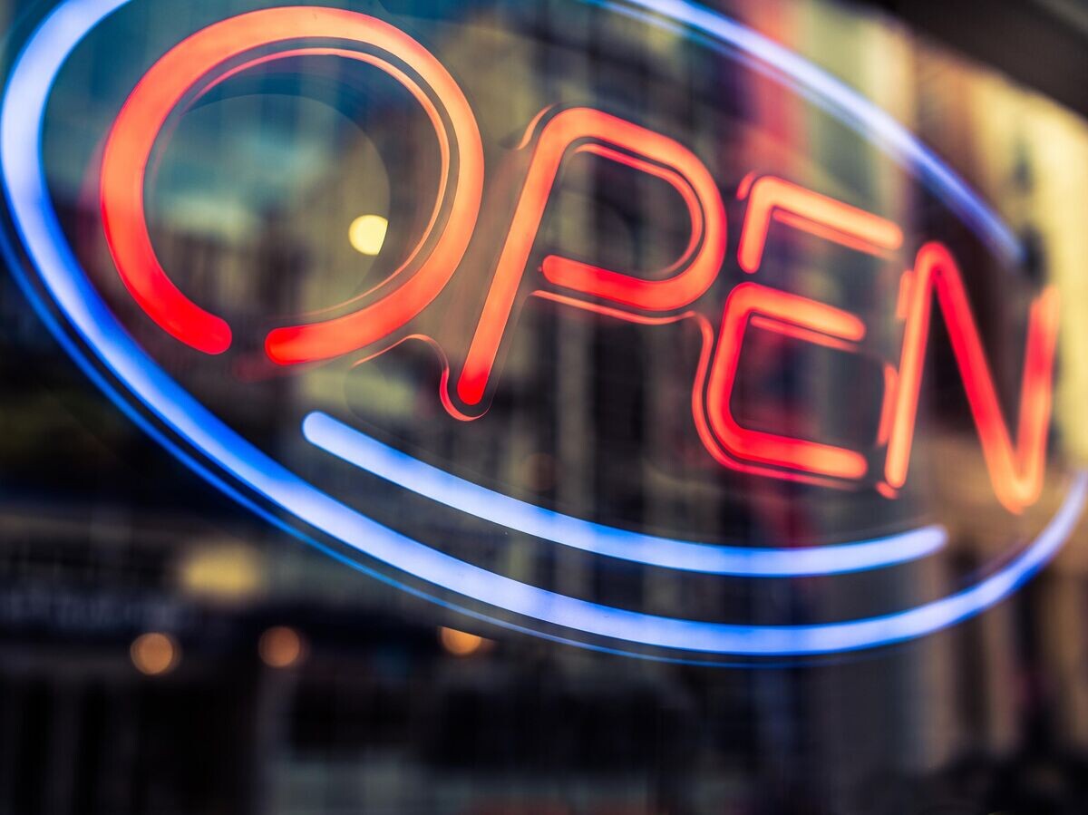 В России вводят новые правила использования иностранных слов на вывесках