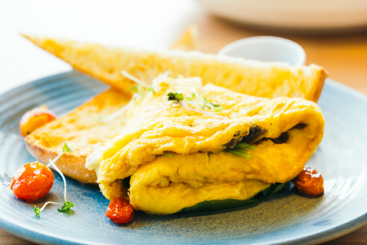 Омлет в микроволновке: легкий и быстрый завтрак за пару минут