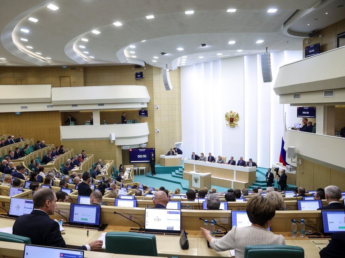 Упрощение отказа от ненужных услуг мобильной связи: новая инициатива в Совете Федерации