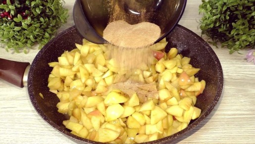 Ароматные яблочные пирожки к осеннему чаю