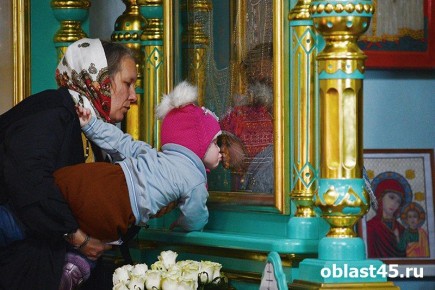 Православные курганцы отмечают Благовещение Пресвятой Богородицы