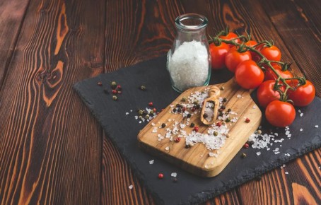 Как спасти блюдо от пересоленности: проверенные методы и секреты кухонных мастеров