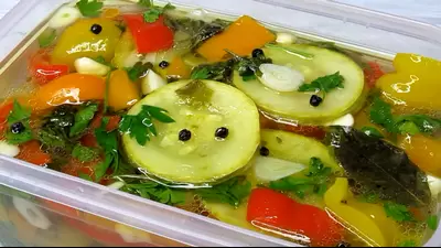 Как замариновать кабачки: простой и вкусный рецепт