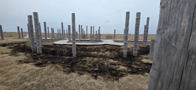 Вандалы подожгли траву у стен древнего святилища «Савин» в Курганской области