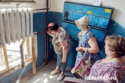 Жителей Кургана просят сообщать о зелёной воде в кранах и на улице