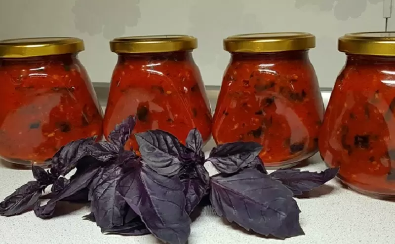 Запасайтесь вкусом лета: базиликовый соус без уксуса на зиму