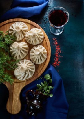 Вкус Грузии: Хинкали и Их Магия на Вашем Столе