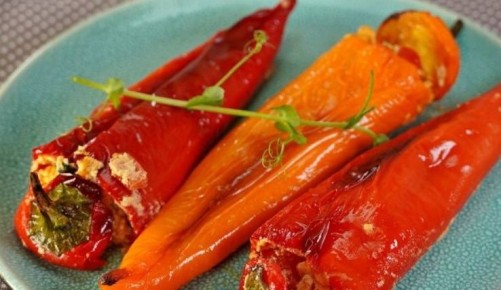 Фаршированные перцы по-гречески: Погружение в ароматы Средиземноморья